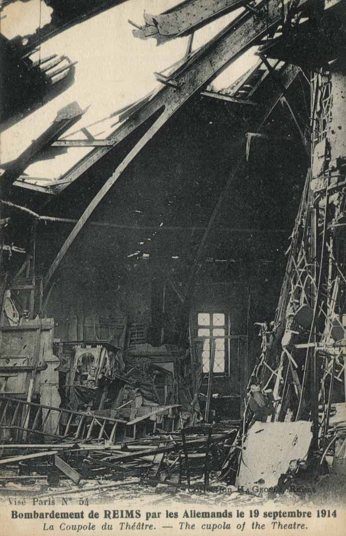Bombardement de Reims par les Allemands le 19 septembre 1914. La Coupole du Théatre